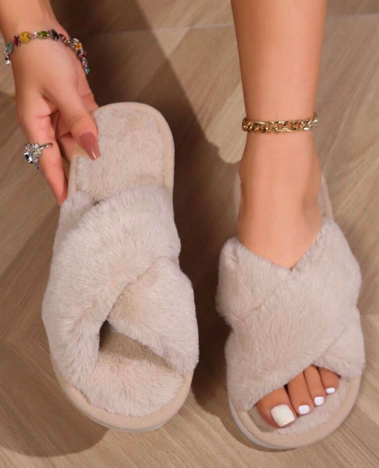 Woman’s Furry Slides Sandals